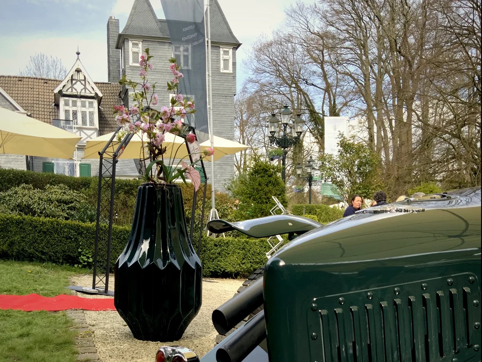 CANNELE in Waldgruen am Car Classics Messestand